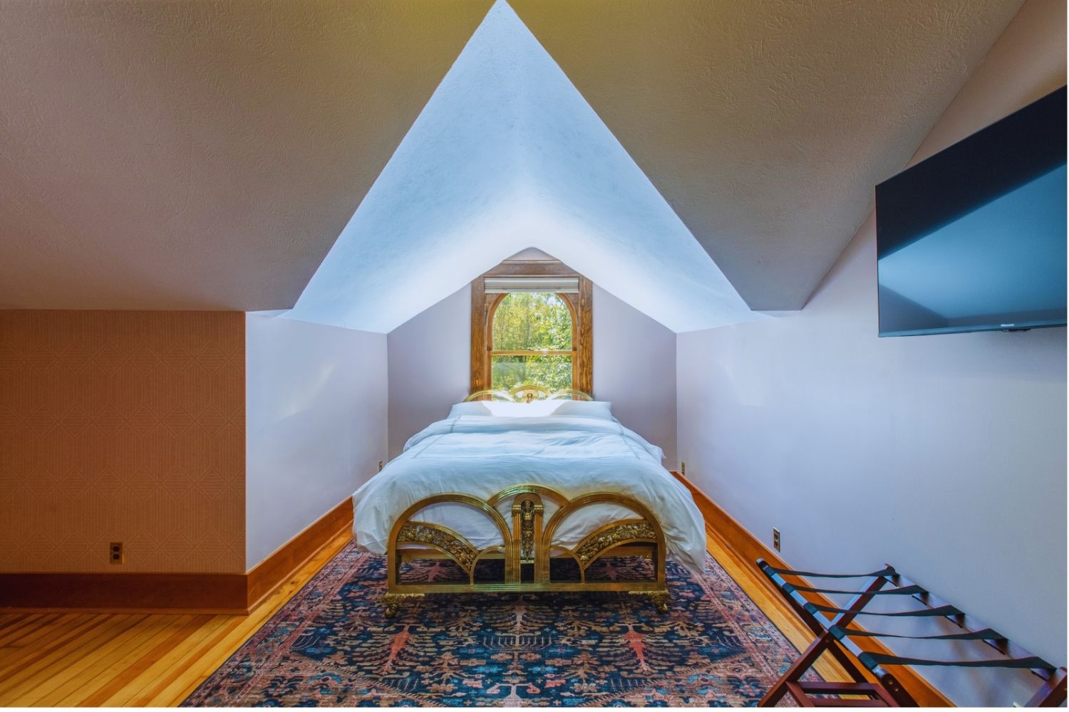 Queen bed with vintage décor in a historic bed and breakfast in Lincoln, Nebraska